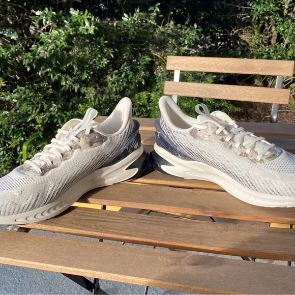 NWT Anta Men's White and Gray Athletic Sneakers - Picture 2 of 9